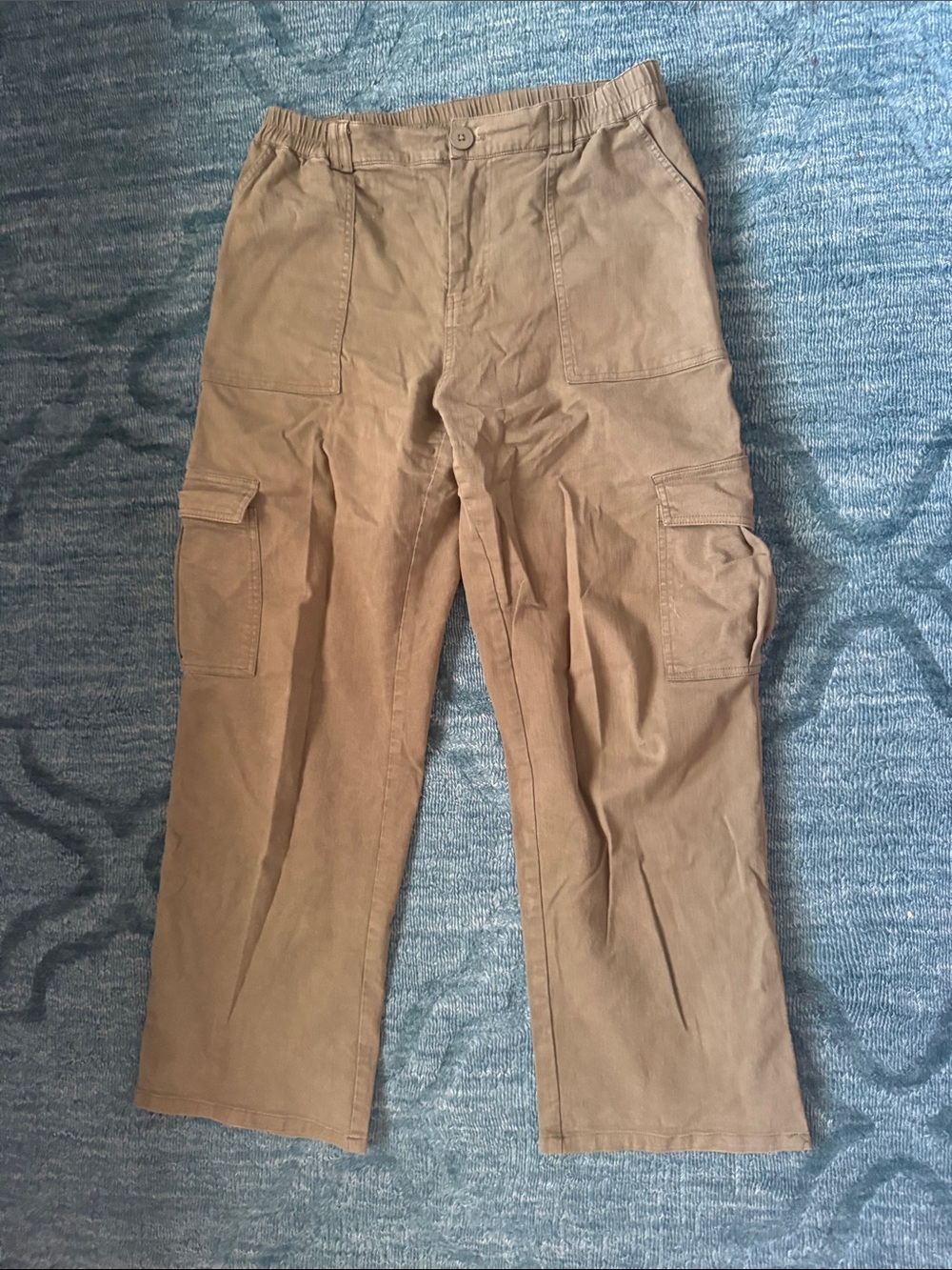 Women's Wide-Leg Cargo Trousers in green
